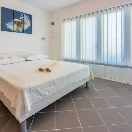 Tomic A Mazuranica Apartamento *