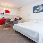 Tomic A Mazuranica Apartament *
