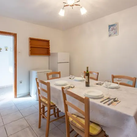 Apartment Tomic A Mazuranica Novi Vinodolski