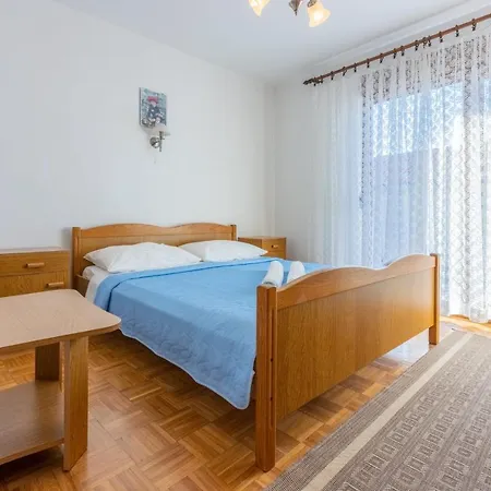 Tomic A Mazuranica Apartment *