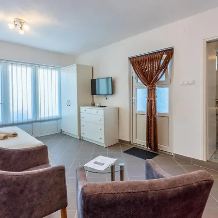 Apartment Tomic A Mazuranica *