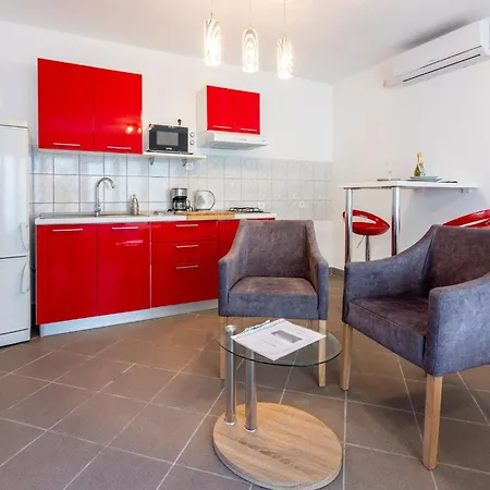 Apartment Tomic A Mazuranica *