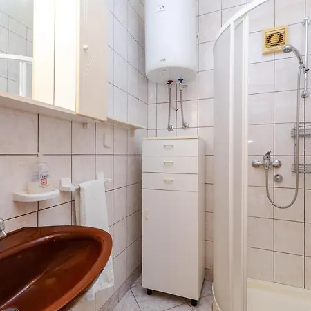 Tomic A Mazuranica Apartment